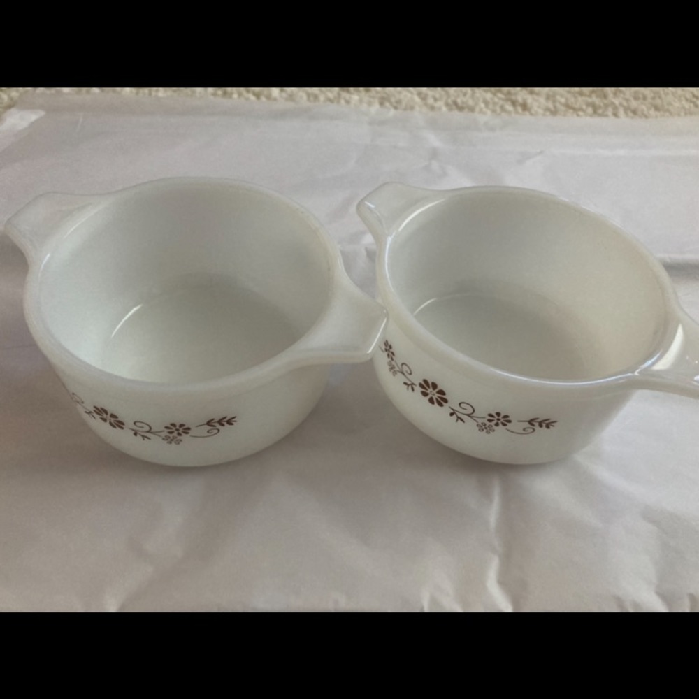 VTG 2 Dynaware Pyr-O-Rey milk glass 4.5” small casserole brown daisy dish